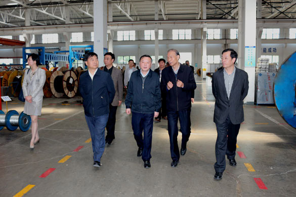 4月23日(ri)，常州市(shi)科(ke)教城(cheng)黨工(gong)委(wei)書記徐光輝一(yi)行來上上電(dian)纜參觀